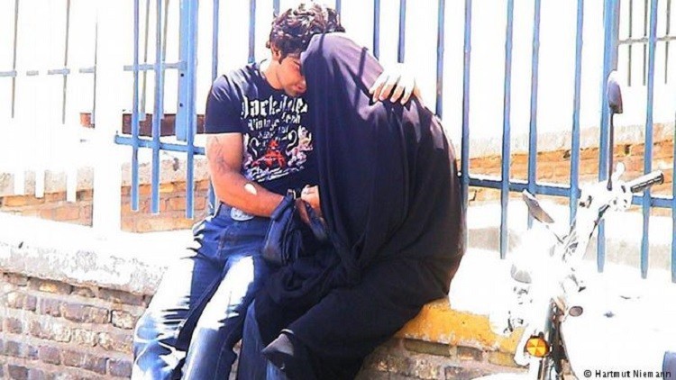 73% من المراهقين الإيرانيين لديهم علاقات مع أكثر من شخص مفاهيم علمية