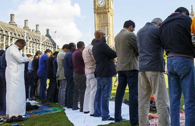 التشيك تدعو لترحيل الأئمة المسلمين الأصوليين من أوروبا