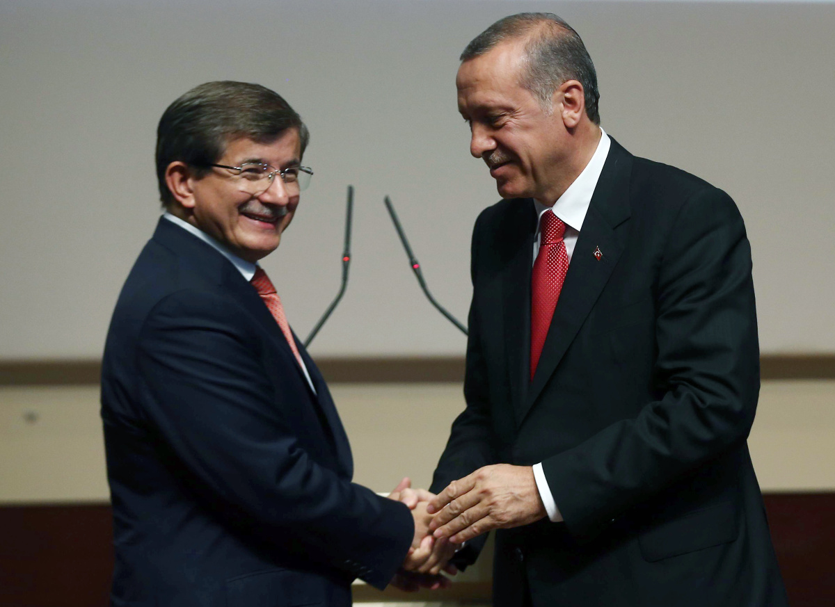 أردوغان يكلف أوغلو بتشكيل حكومة مؤقتة أردوغان يكلف أوغلو بتشكيل حكومة مؤقتة