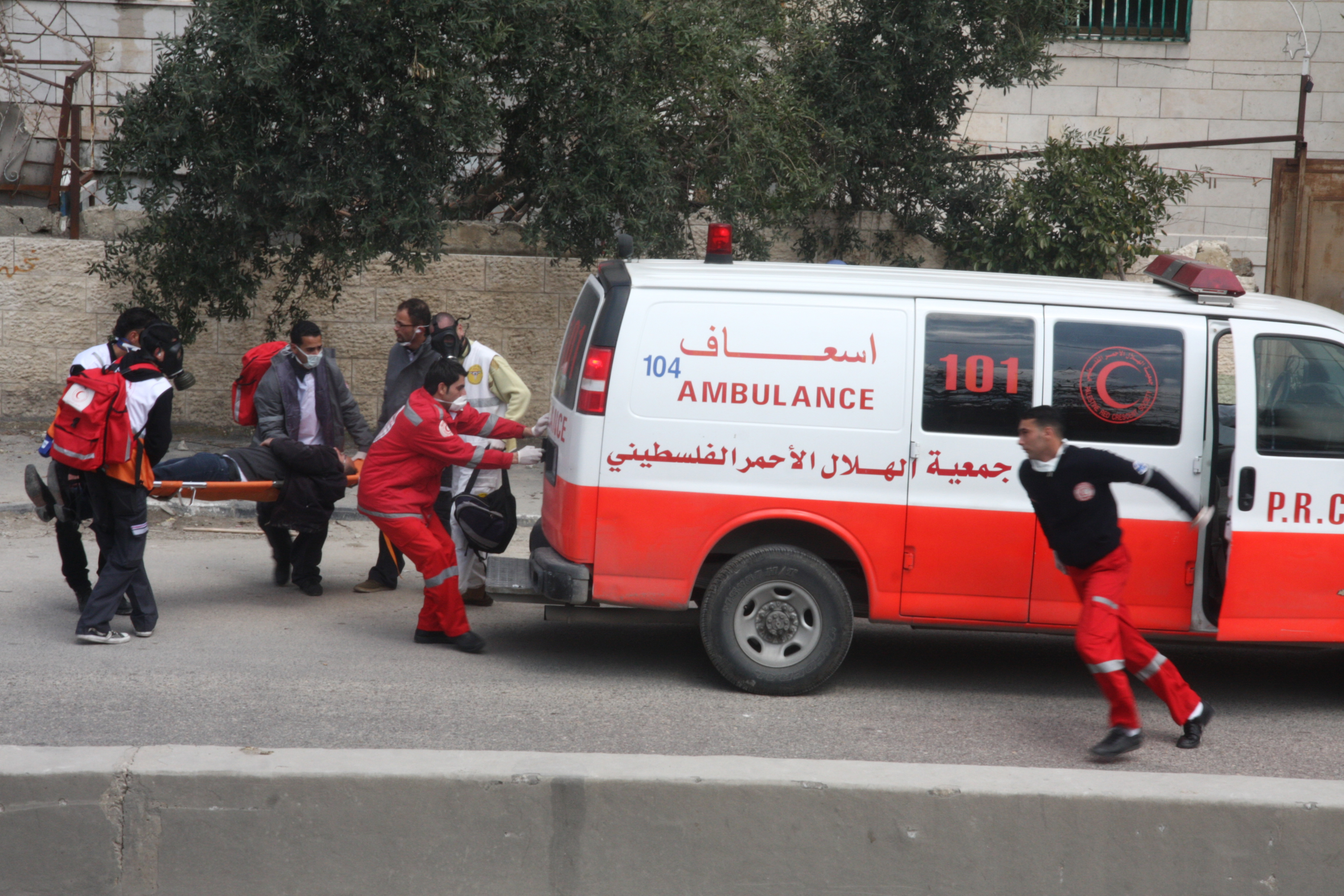 إصابة فتى بجروح خطرة في حادث دهس وسط غزة