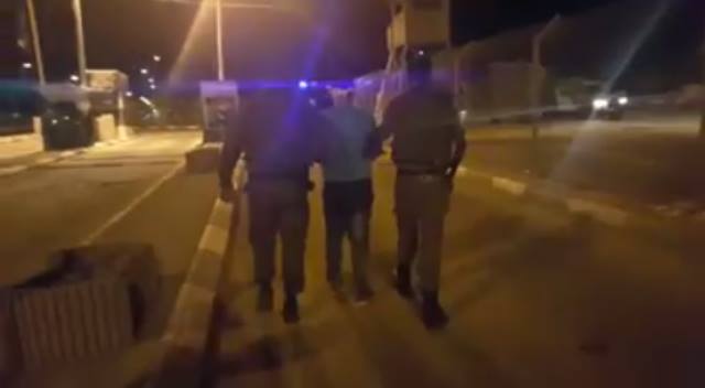 بالفيديو.. اعتقال شاب بزعم محاولته طعن جندي قرب تقوع ببيت لحم صورة من المكان
