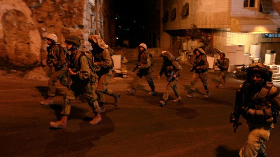 الاحتلال يشن حملة اعتقالات ومداهمات كبيرة بالقدس حملة اعتقالات