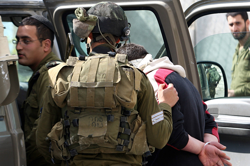 اعتقالات متفرقة من الضفة والقدس اعتقالات