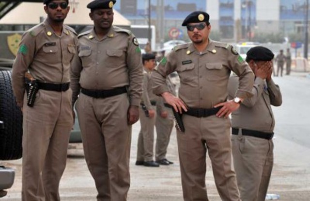 اعتقال سعودي "اختلى" بجثة فتاة في سيارة سعودي يختلي بجوزة