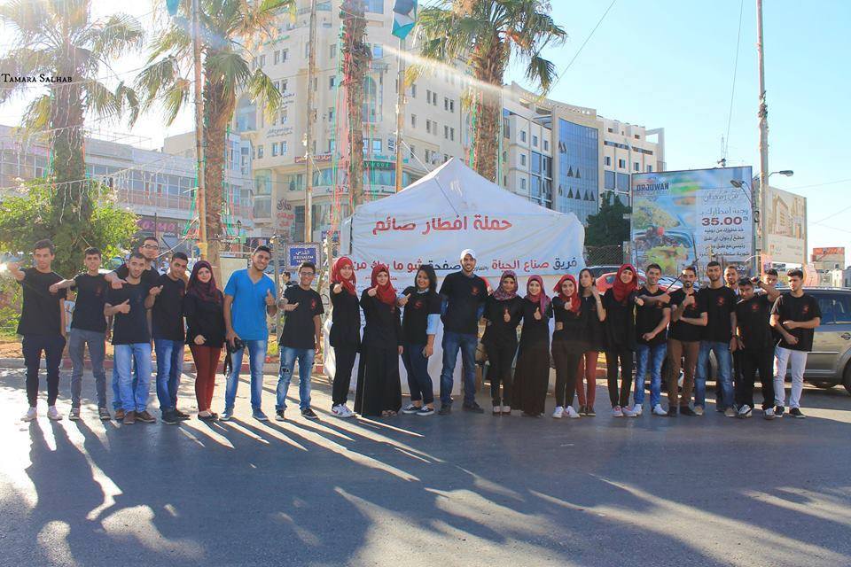 "إفطار صائم" تختَتم فعالياتها لشهر رمضان بعد توزيع 2500 وجبة طعام صورة من المكان