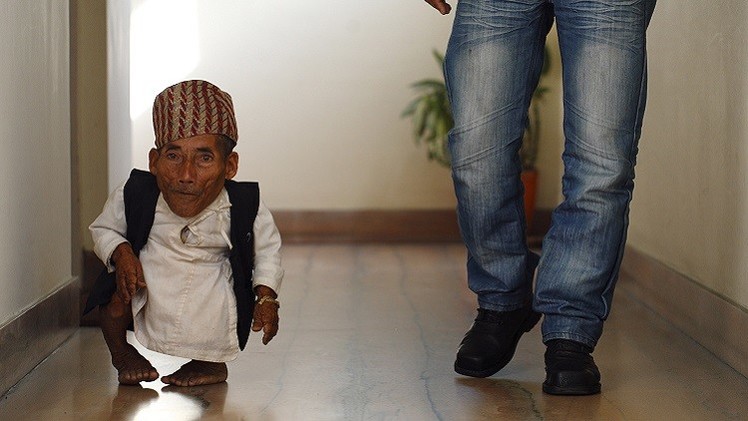 وفاة أقصر إنسان في العالم عن عمر ناهز 76 عاما اقصر