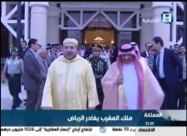 بالفيديو: لحظة صفع رئيس المراسم الملكية لصحفي أمام الملك السعودي