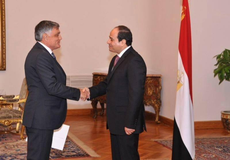سفیر إسرائیل الجدید يقدم اوراق اعتماده للسيسي سفیر إسرائیل الجدید يقدم اوراق اعتماده للسيسي