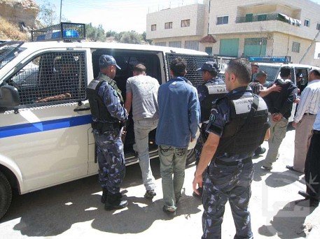 الشرطة تكشف ملابسات سرقة في الخليل الشرطة الفلسطينية