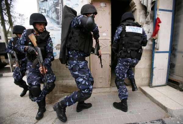 القبض على متهم بقتل سيّدة قبل عشر سنوات الشرطة الفلسطينية