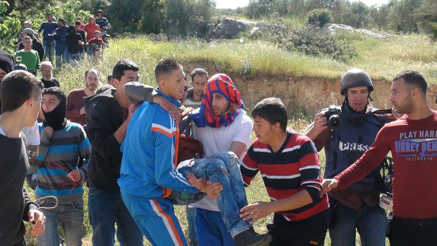 إصابة بالرصاص الحي والعشرات بالاختناق في مسيرة النبي صالح النبي صالح