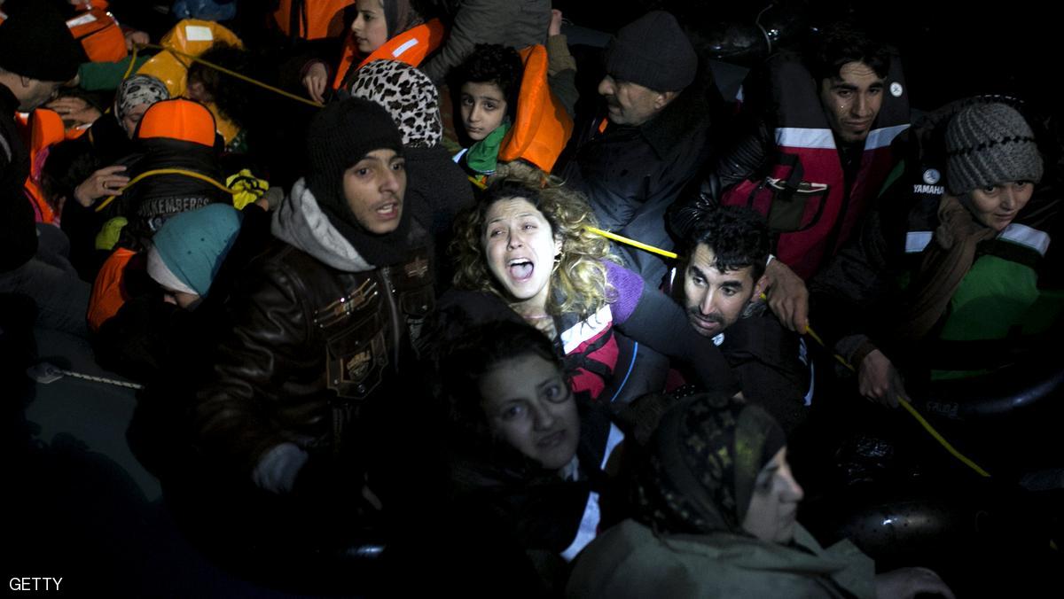 مصرع 16 امرأة و11 طفلا بغرق زورقين في اليونان اليونان