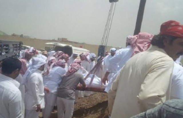 ميت يعاني من البدانة المفرطة توفي يدفن بواسطة رافعة البدانة المفرطة