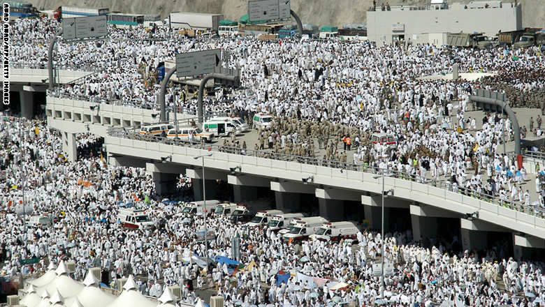 بعد حادثة منى..كيف تنجو من الموت وسط تدافع الحشود؟ تدافع الحشود