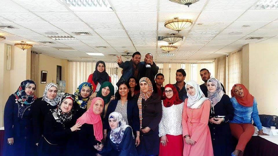 "الدراسات النسوية": تعزيز دور المجتمع المدني في إحداث التغيير بالتركيز على حقوق النساء المطلقات صورة من التدريب