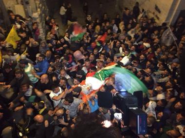 تشييع الشهيد أبو غنام في القدس المحتلة صورة من التشييع