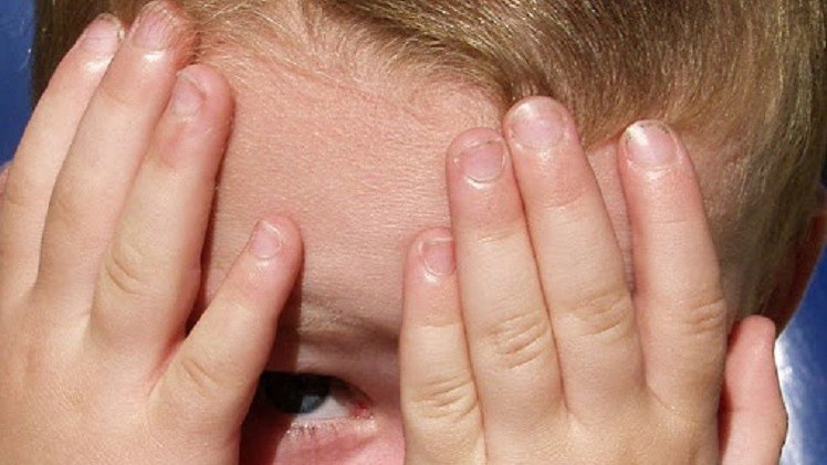 مدرس مصري يحلق شعر تلميذة تلميذة مصرية