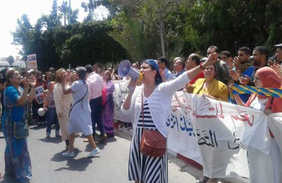 اعتقال شابين بتهمة التحرش الجنسي بفتاتتين في المغرب وقفة احتجاجية مع الشابتين
