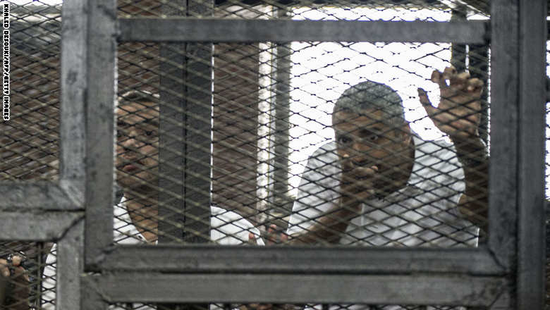 مصر: إخلاء سبيل صحفيي الجزيرة المتهمين بـ"خلية الماريوت" بكفالة ضخمة