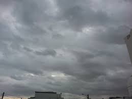 أجواء غائمة وباردة ومغبرة جو غائم