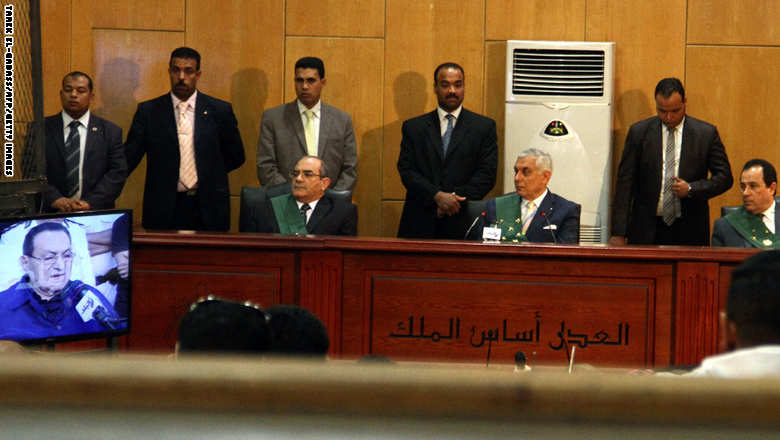 الدعوة إلى "صمت إعلامي" حتى صدور الحكم بحق مبارك في "قضية القرن" حسني مبارك