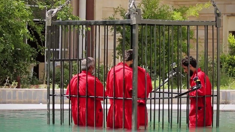 "داعش" يعدم سبعة مدنيين تغريقا بأقفاص داعش