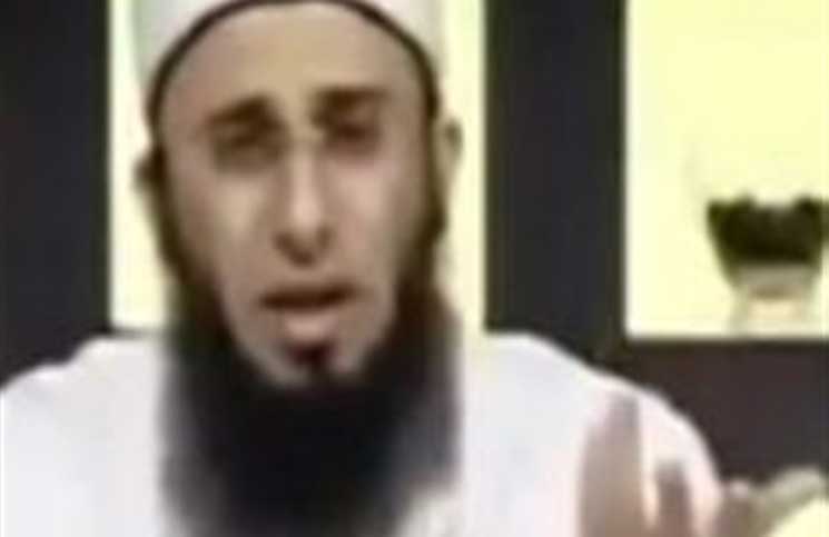 بالفيديو: داعية مصري يدعو الأزواج لضرب زوجاتهم بالعصي وتكسير عظامهن
