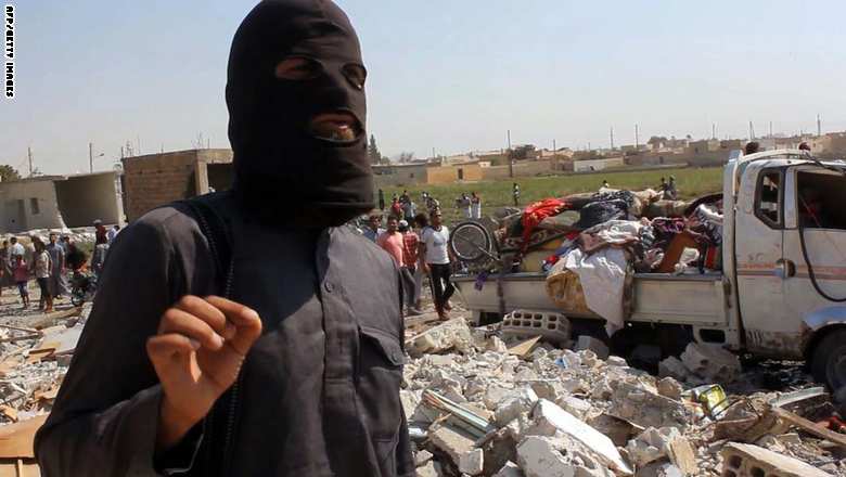 "داعش" يعدم 6 سوريين ويعتقل أحد عناصره بسبب اتصاله بأهله