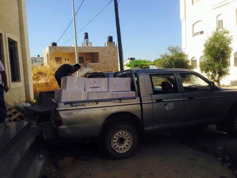 بالصور .. بلدية بيتونيا ومؤسسات المدينة يُباشرون توزيع السلات الغذائية على الأسر المعوزة سلة غذائية