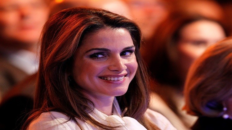 صورة: الملكة رانيا تعترف بعشقها لشاب عشريني وسيم الملك رانيا