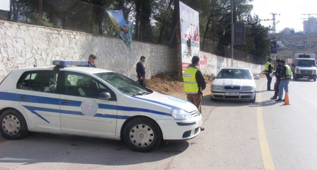 الشرطة تضبط 16 سيارة مستوردة شرطة فلسطينية