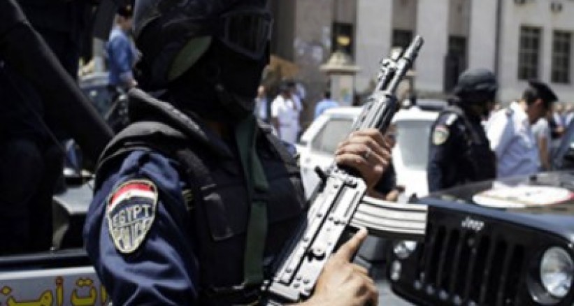 مصر تلغي أحكام إعدام فلسطينيين شرطي مصري