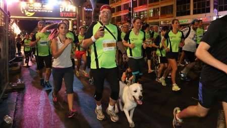 فلسطينيون ومستوطنون يشاركون في سباق بالقدس صورة من السباق