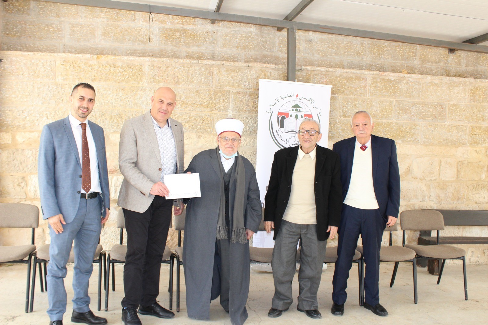للسنة الخامسة على التوالي  بنك القدس يدعم مدارس ورياض الأقصى الإسلامية