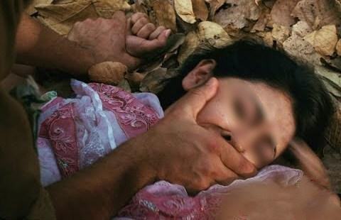 رجل يستدرج طفلتين ويغتصبهما