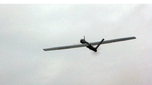 طائرات حربية إسرائيلية تجوب أجواء غزة مطلقة بالونات حرارية