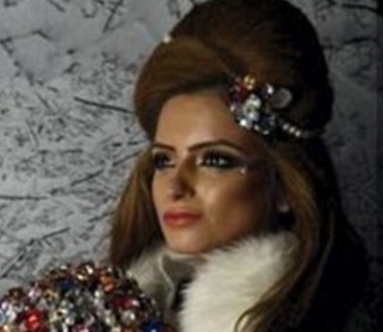 عارضة أزياء تنتحر شنقًا عارضة أزياء