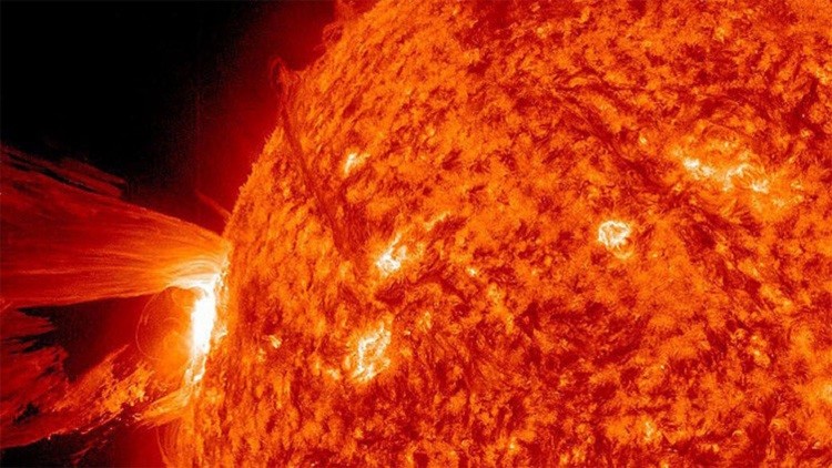 الأرض في انتظار عاصفة مغناطيسية اليوم وغداً عاصفة شمسية