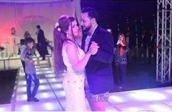 عريس يحتفل بزفافه دون بنطال!