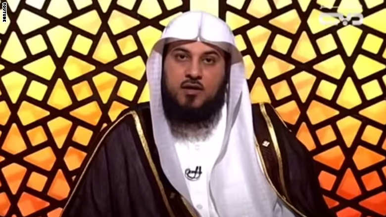العريفي يحذر الفتيات من سناب تشات.