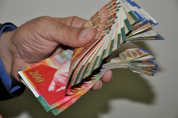 ارتفاع سعر صرف الدولار مقابل الشيكل صرف العملات