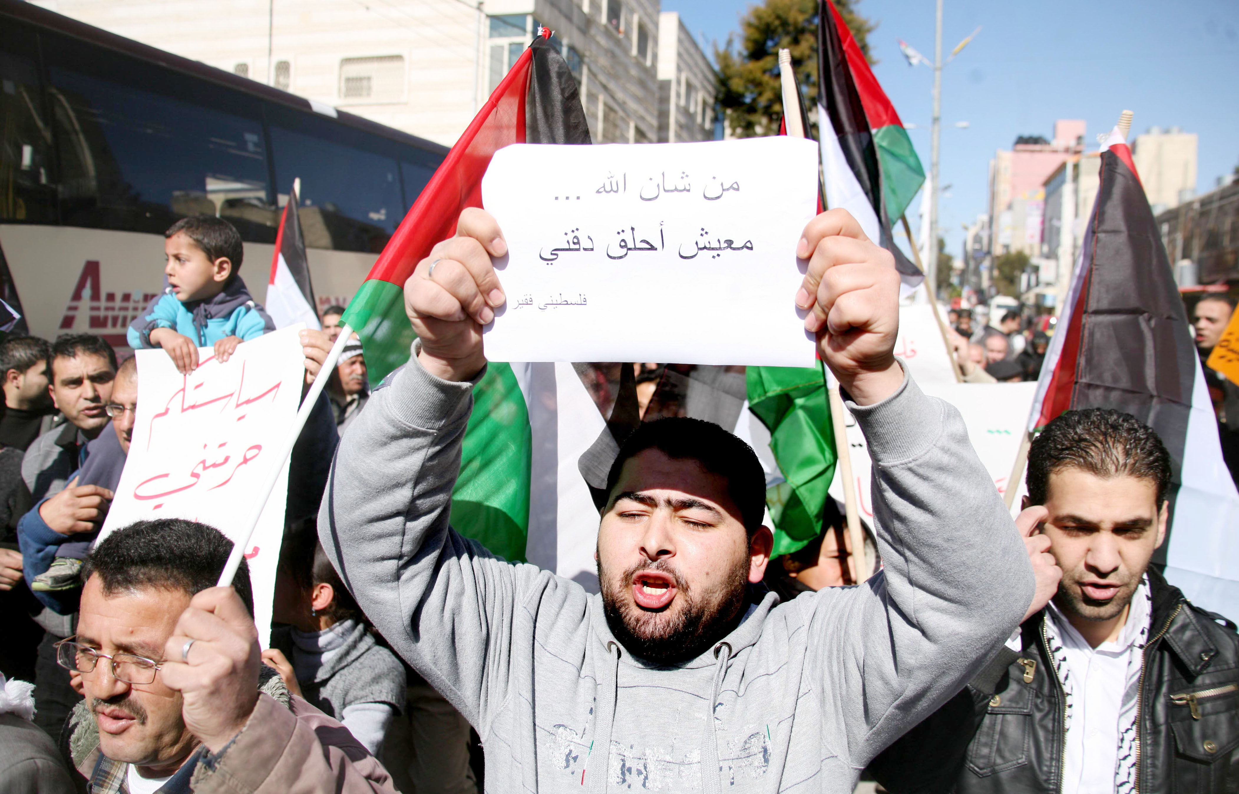 الحكومة ستفرض رسوم جديدة وترفع الضرائب الحكومة
