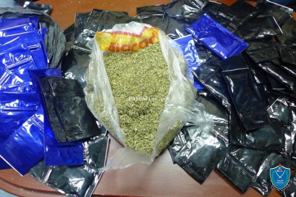 ضبط كيلو غرام من مادة القنب المخدرة بحوزة أحد مروجي المخدرات بنابلس