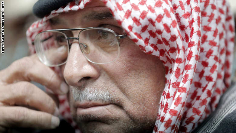 والد الكساسبة لـ "داعش": أناشدكم بالله وبرسوله وبالمؤمنين أن تعفوا عن ابننا وهي من شيم المسلمين