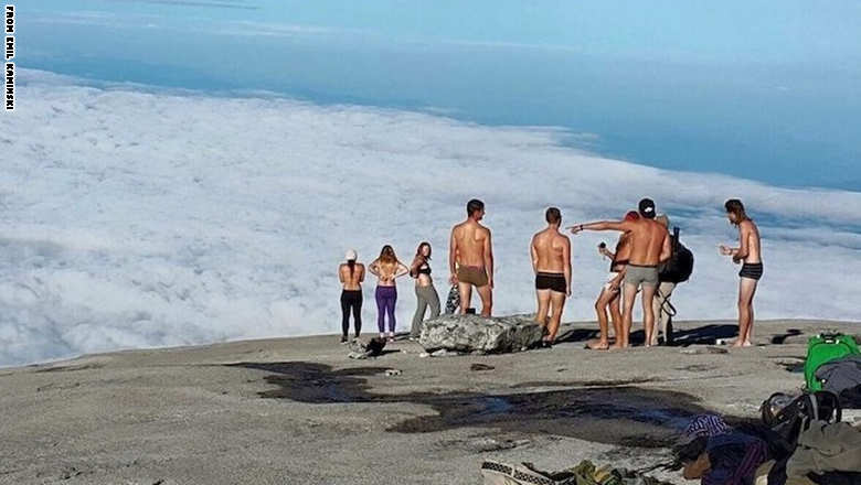 ماليزيا تعتقل أربعة سياح اغضبوا "جبلا مقدسا" بتعريهم في قمته