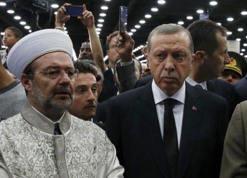 لماذا انسحب أردوغان غاضباً من جنازة محمد علي؟ أردوغان