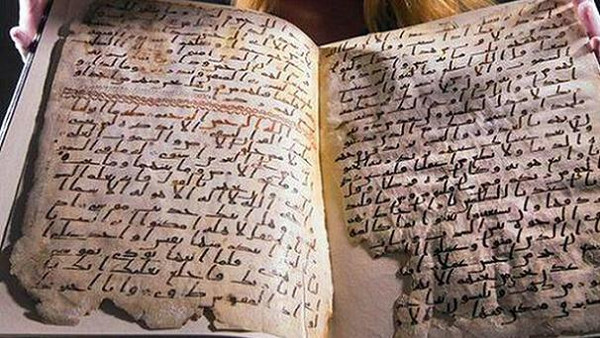مخطوطة قرآنية تنسف نظرية المشككين بالقرآن الكريم مخطوطة قرآنية