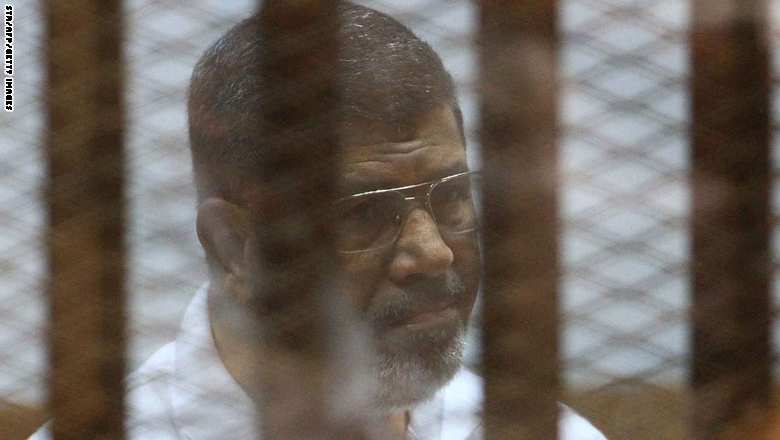 الحكم على مرسي و14 متهماً بقضية "أحداث الاتحادية" 21 أبريل القادم