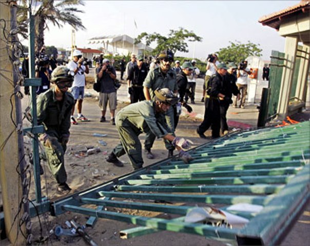 الخطيئة الأولى إخلاء المستوطنات