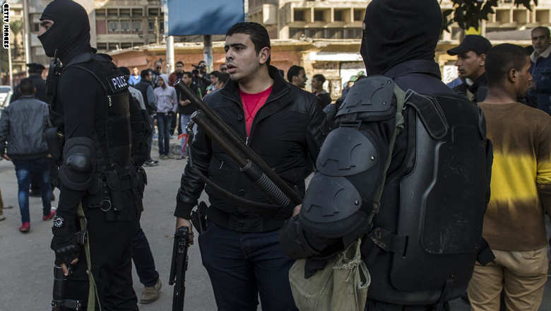 مصر: مقتل شرطي وإصابة آخر على يد مجهولين بالجيزة